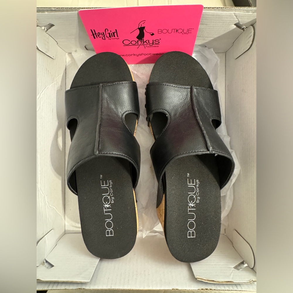 Corkys Oasis size 8 brand new